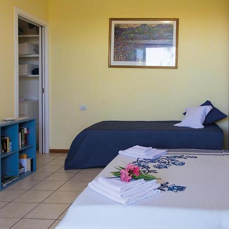 Casa "La Conchiglia" Bed & Breakfast Чивитанова Марке Екстериор снимка