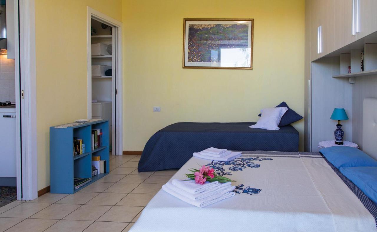 Casa "La Conchiglia" Bed & Breakfast Чивитанова Марке Екстериор снимка