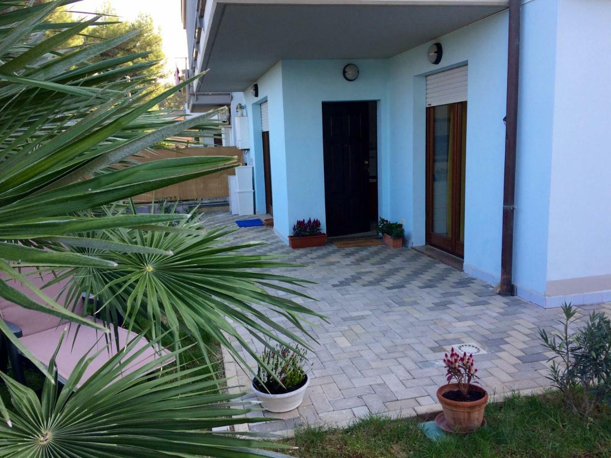 Casa "La Conchiglia" Bed & Breakfast Чивитанова Марке Екстериор снимка