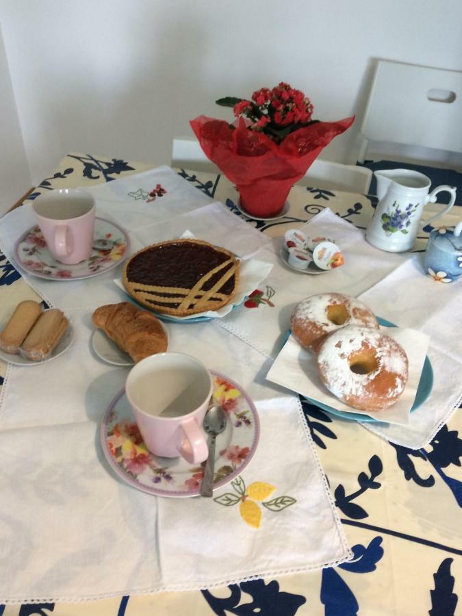 Casa "La Conchiglia" Bed & Breakfast Чивитанова Марке Екстериор снимка