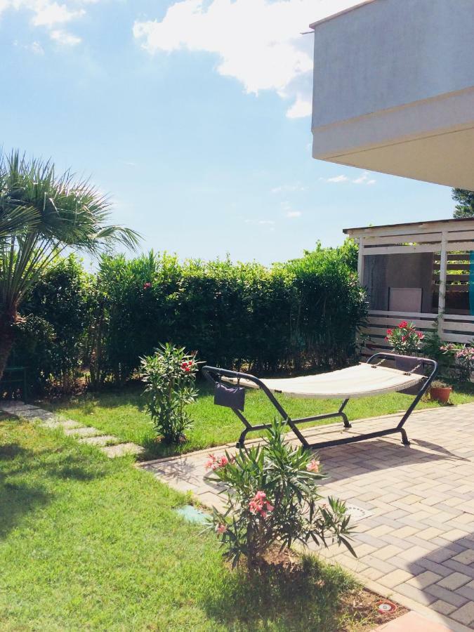 Casa "La Conchiglia" Bed & Breakfast Чивитанова Марке Екстериор снимка