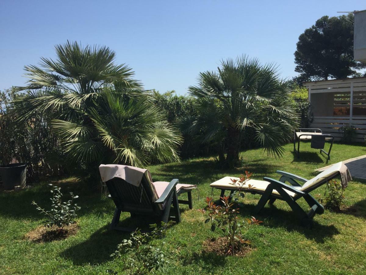 Casa "La Conchiglia" Bed & Breakfast Чивитанова Марке Екстериор снимка